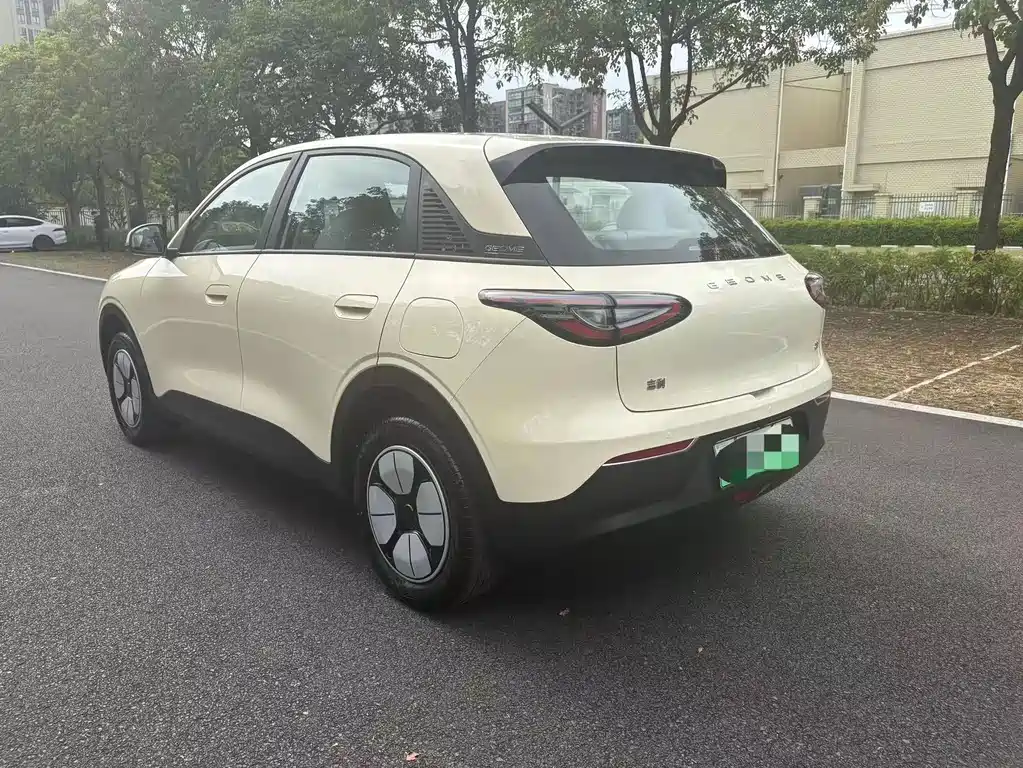 Geely Galaxy Starwish 2025 — фото 8