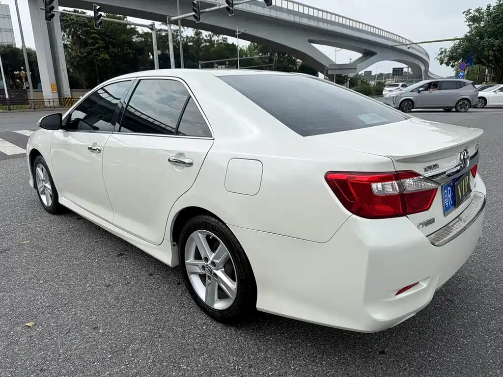Toyota Camry 2014 — фото 7