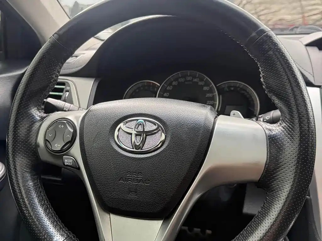 Toyota Camry 2014 — фото 16