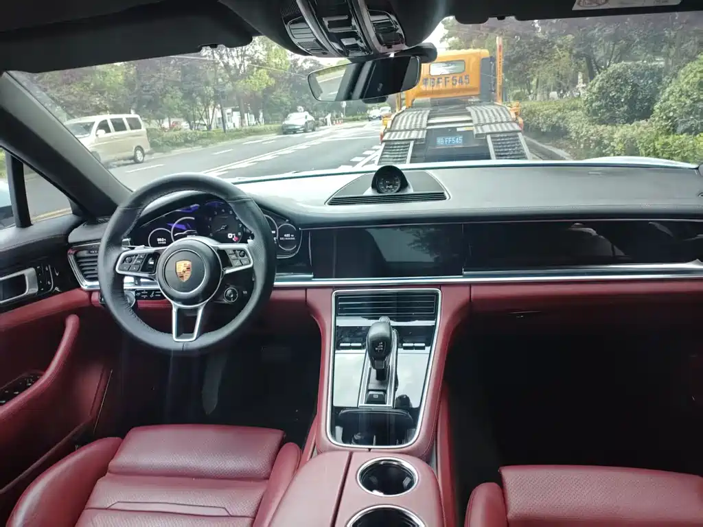 Porsche Panamera 2020 — фото 10