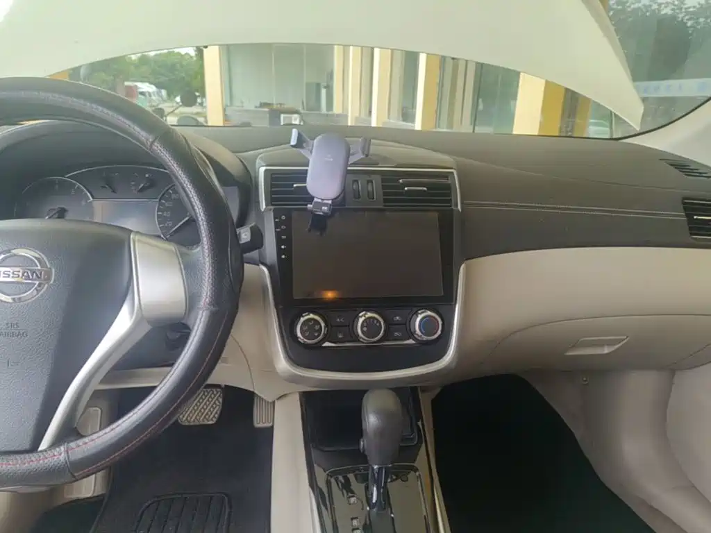 Nissan Tiida 2016 — фото 13