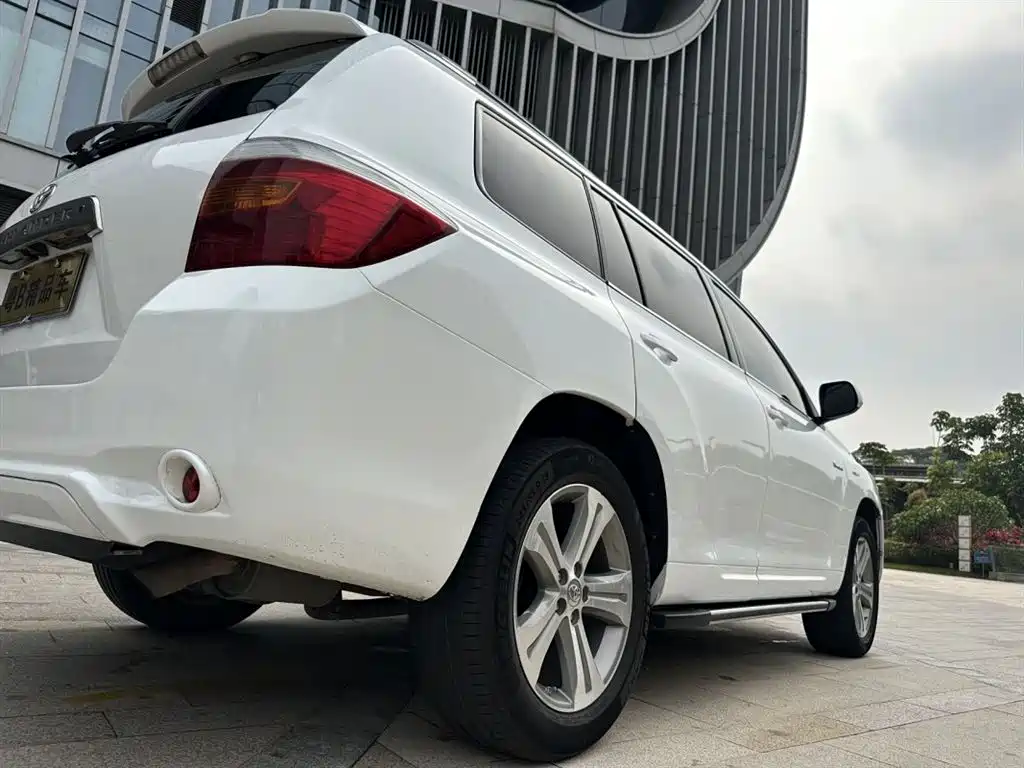 Toyota Highlander 2011 — фото 10