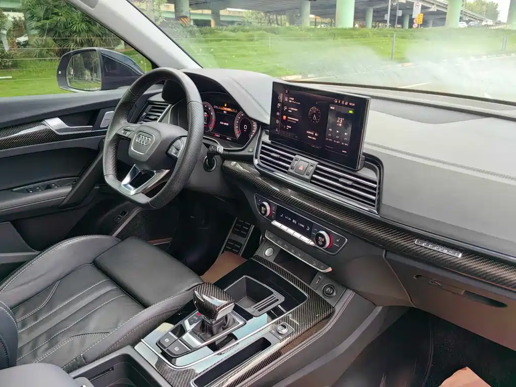 Audi Q5L 2023 — фото 14
