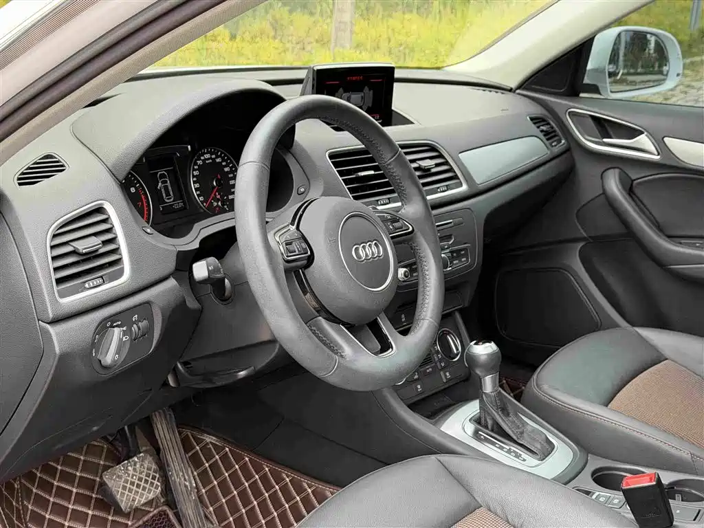 Audi Q3 2018 — фото 11