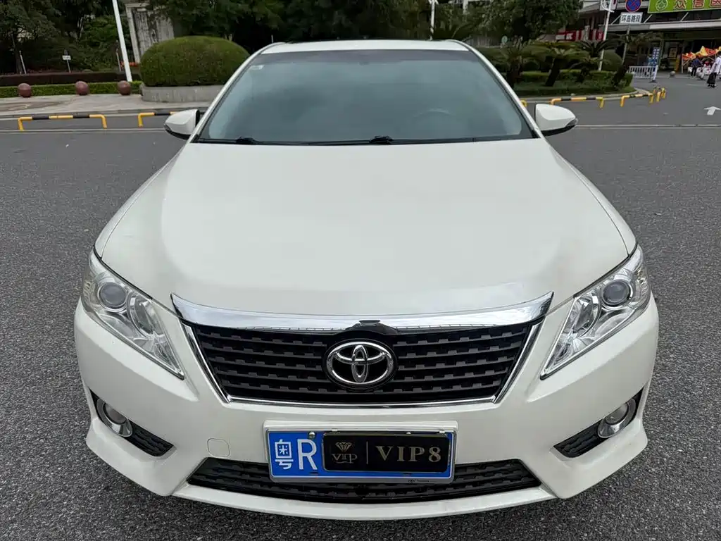 Toyota Camry 2014 — фото 2