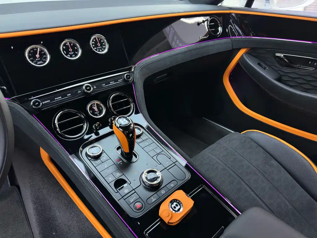 Bentley Continental Plug-In Hybrid 2025 — фото 25