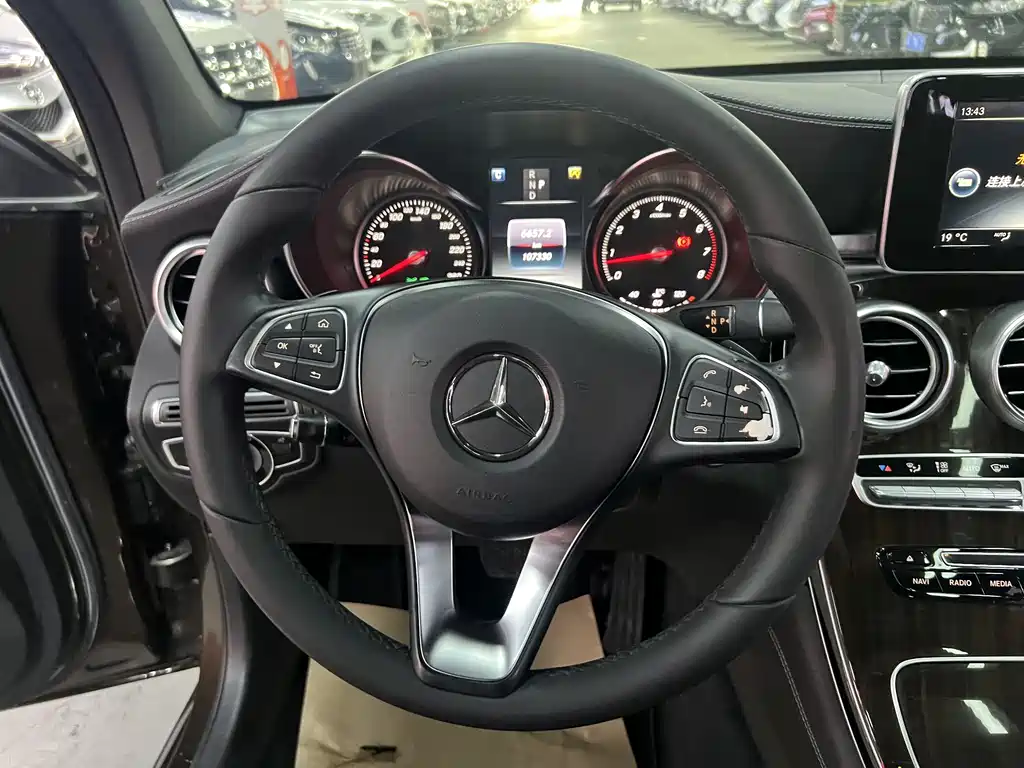 Mercedes-Benz GLC 2016 — фото 13