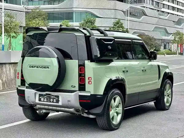 Land Rover Defender 2023