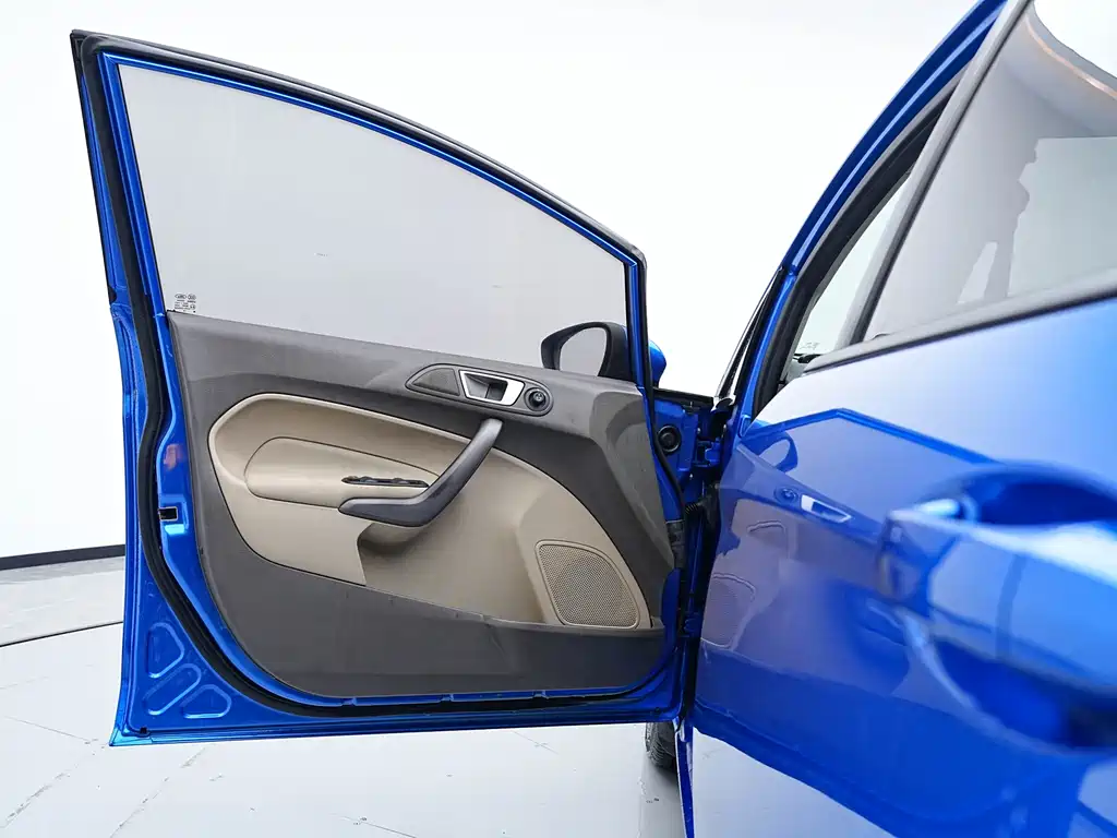 Ford Fiesta 2012 — фото 16