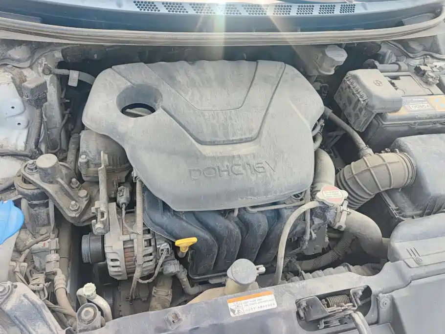 Hyundai Elantra 2016 — фото 10