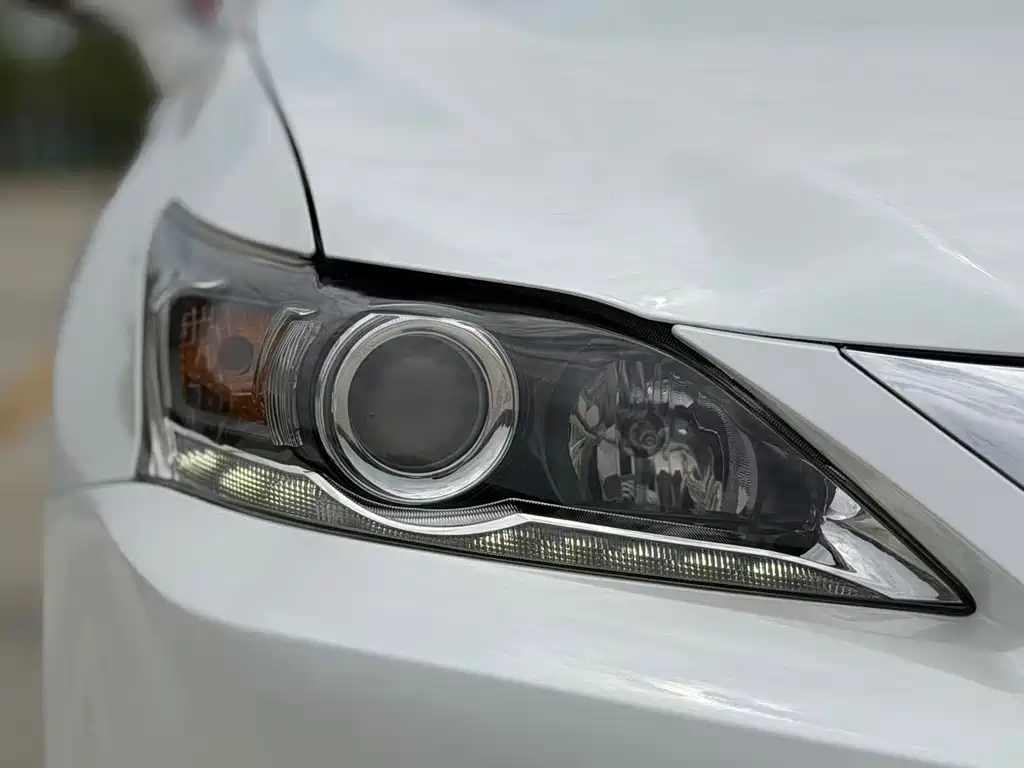 Lexus CT 2012 — фото 18
