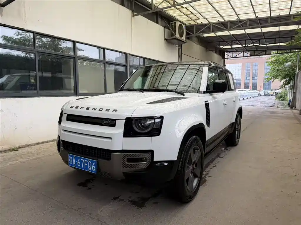 Land Rover Defender 2025 — фото 1