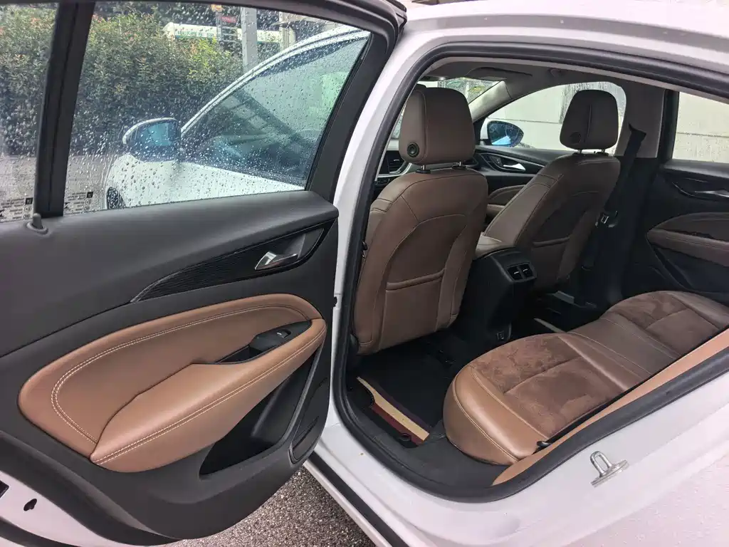 Buick Regal 2019 — фото 18