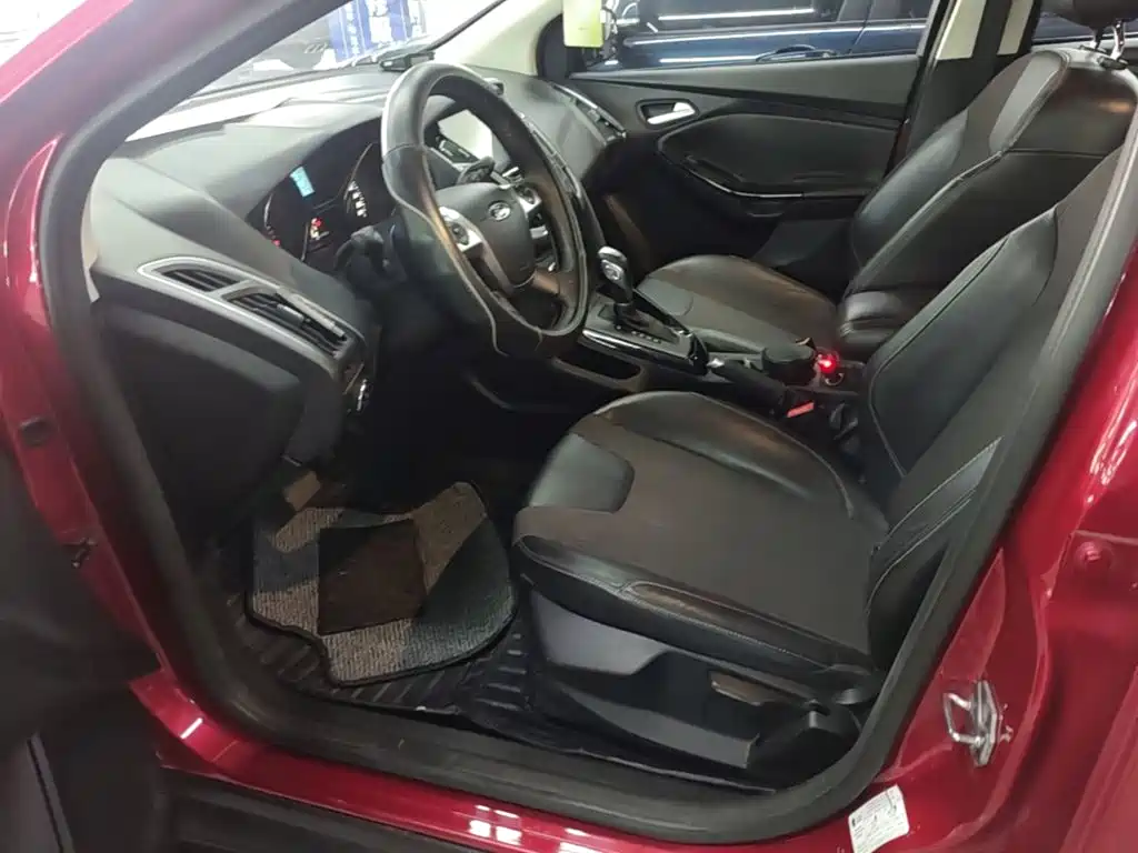Ford Focus 2015 — фото 15