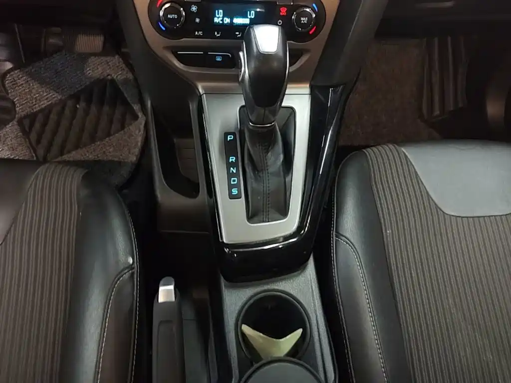 Ford Focus 2015 — фото 14