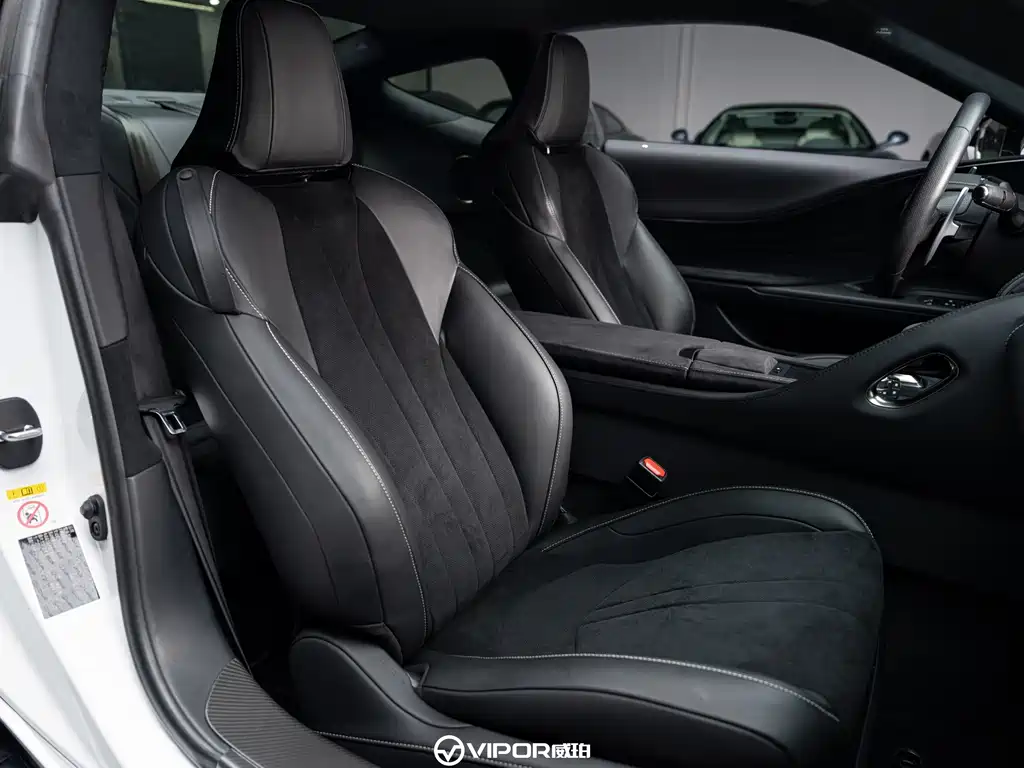 Lexus LC 2018 — фото 13
