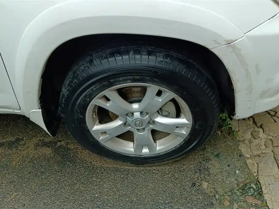 Toyota RAV4 2011
