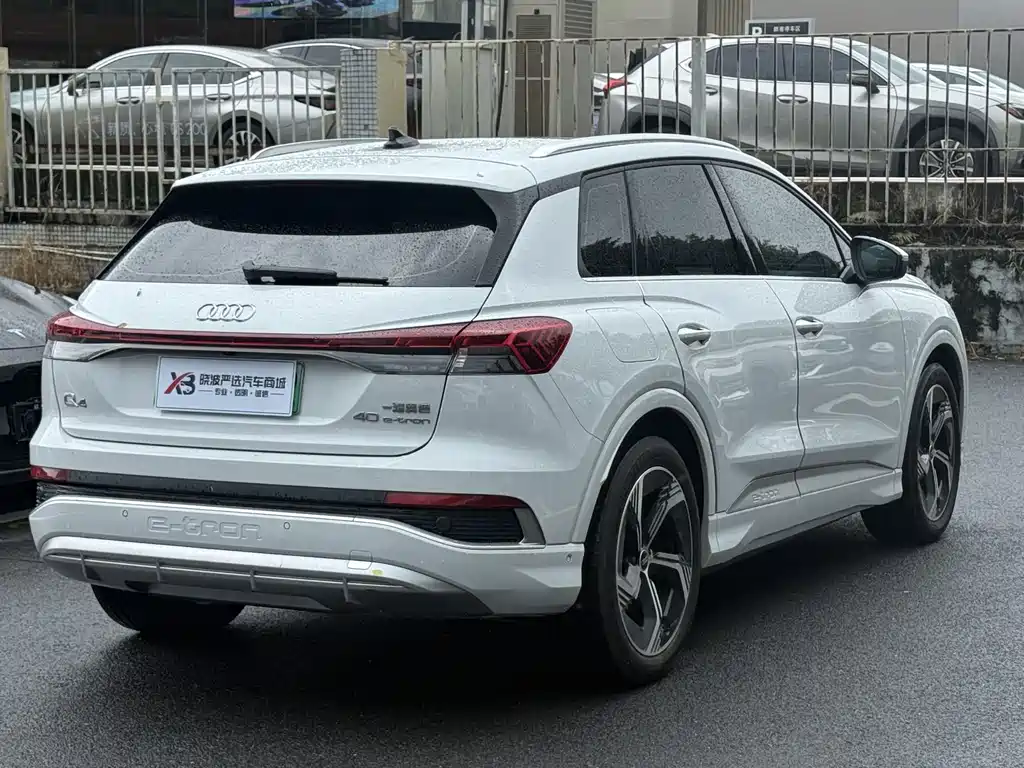 Audi Q4 e-tron 2023 — фото 5