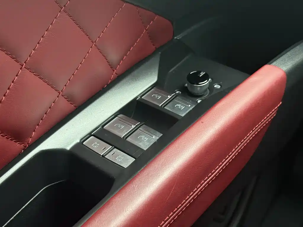 Audi Q4 e-tron 2023 — фото 16