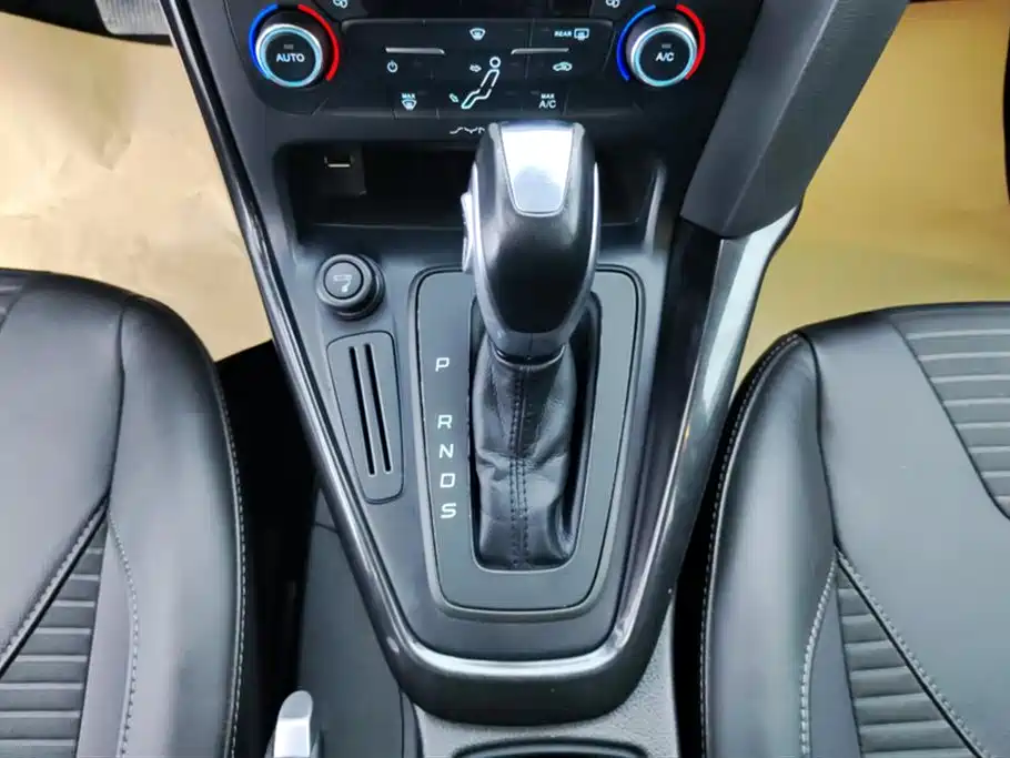 Ford Focus 2016 — фото 16