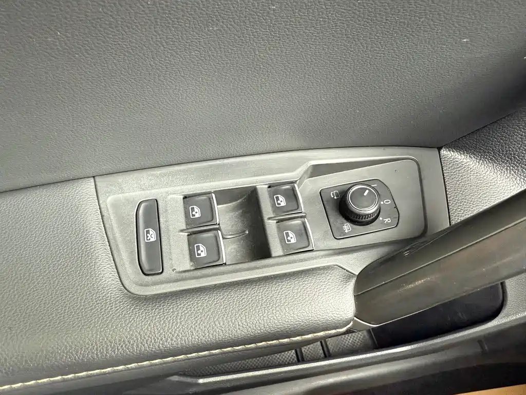 Volkswagen Tiguan L 2018 — фото 15