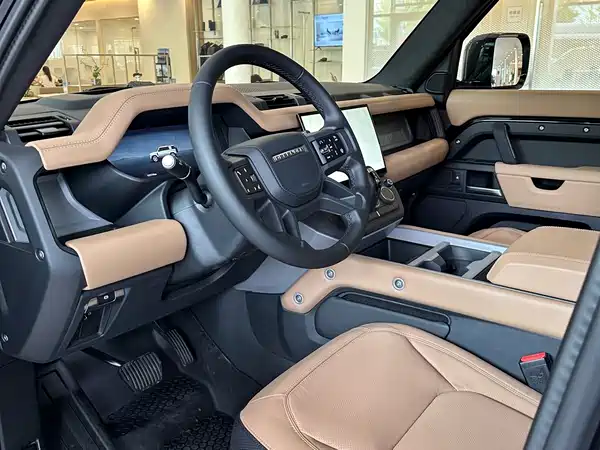 Land Rover Defender 2026