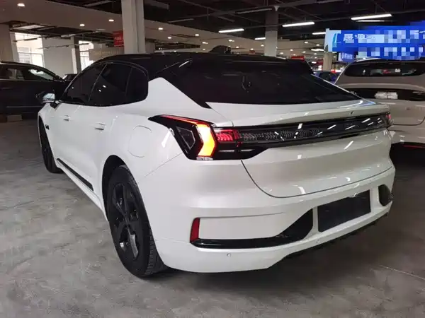 Zeekr 001 2024