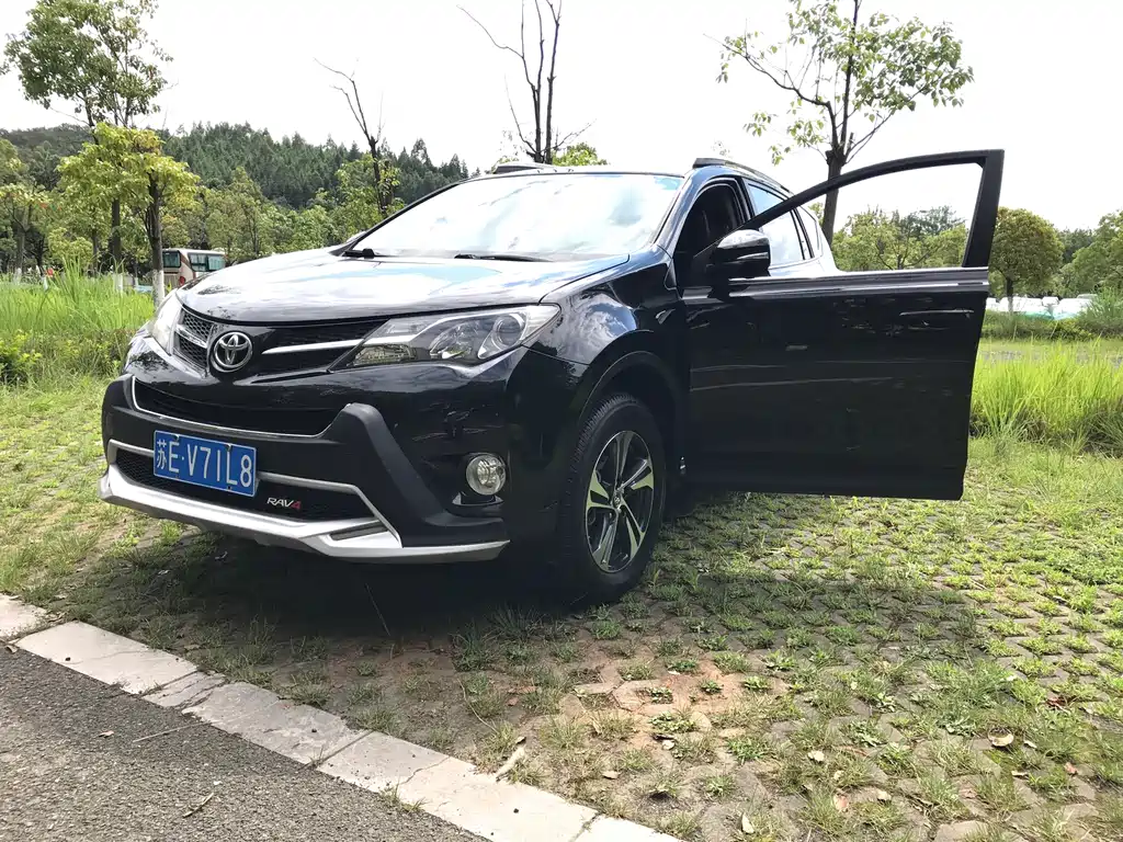 Toyota RAV4 2015 — фото 3