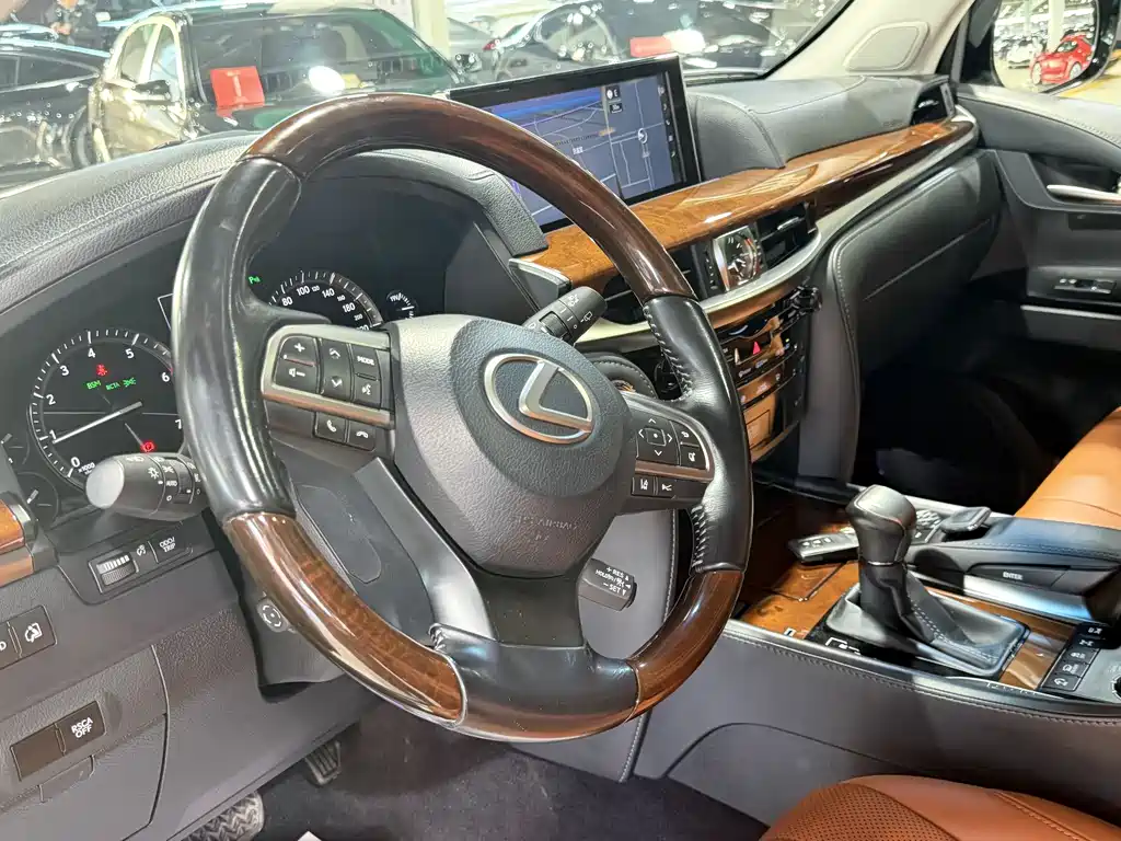 Lexus LX 2017 — фото 5