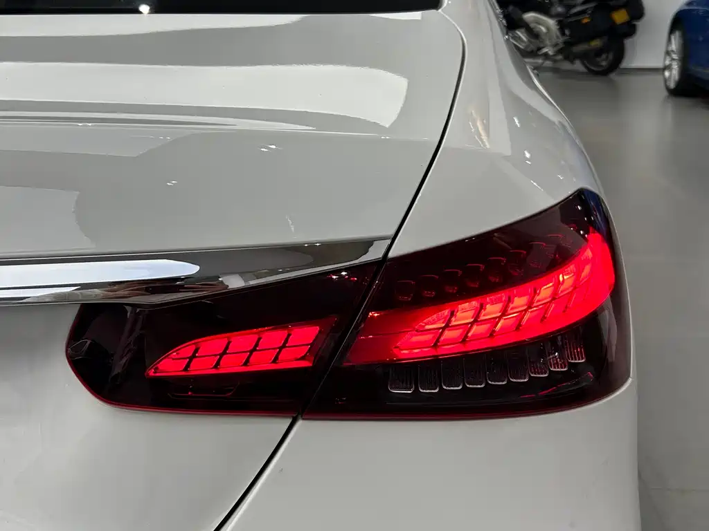 Mercedes-Benz E-Class 2022 — фото 14