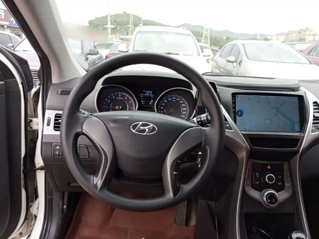 Hyundai Elantra 2016 — фото 11