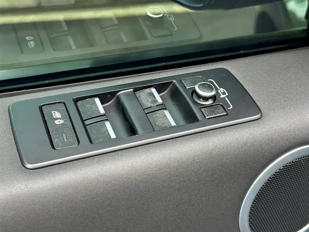 Land Rover Discovery 2017 — фото 20