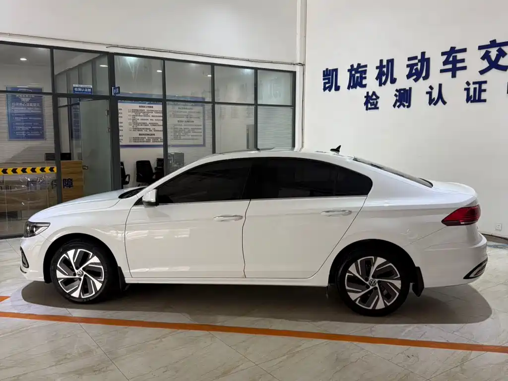 Volkswagen Bora 2023