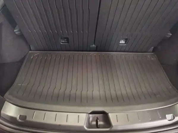 Tesla Model Y L 2026