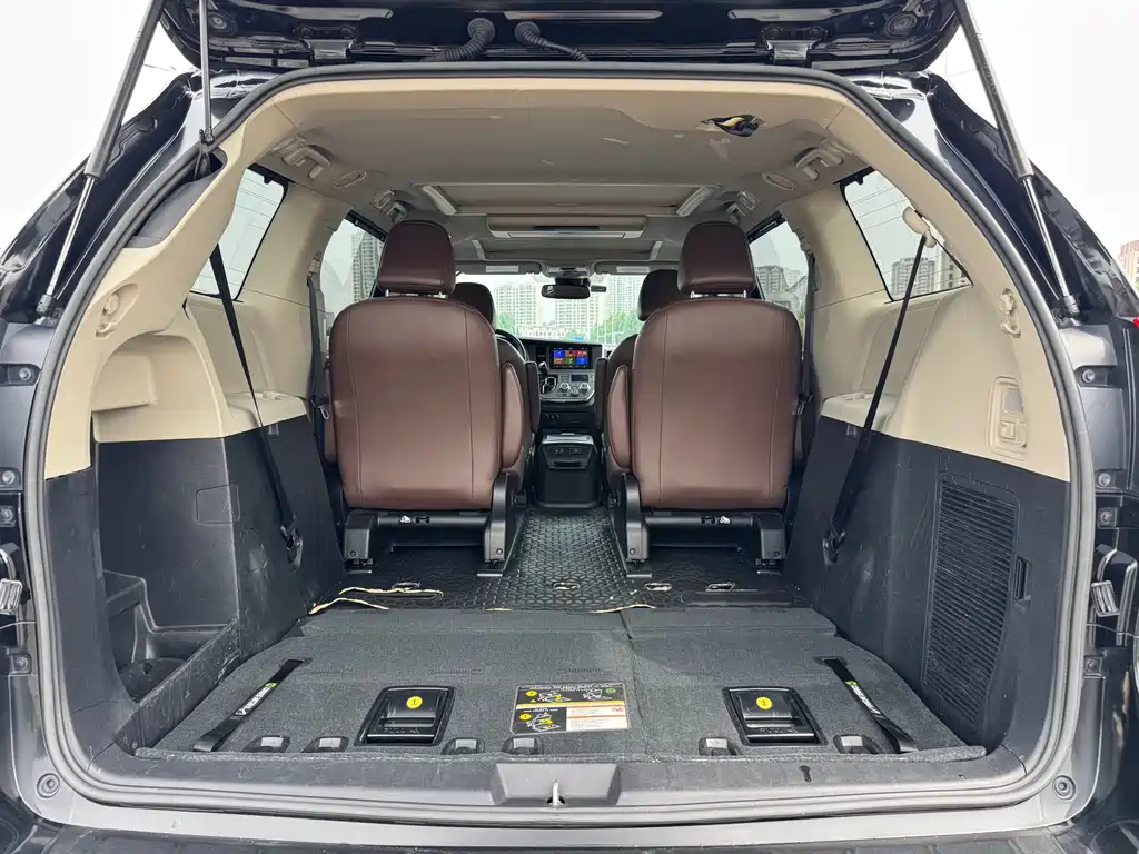 Toyota Sienna 2019 — фото 13