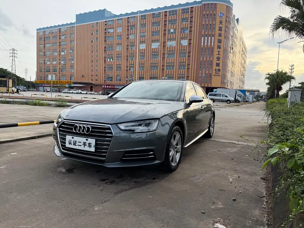 Audi A4L 2018 — фото 1