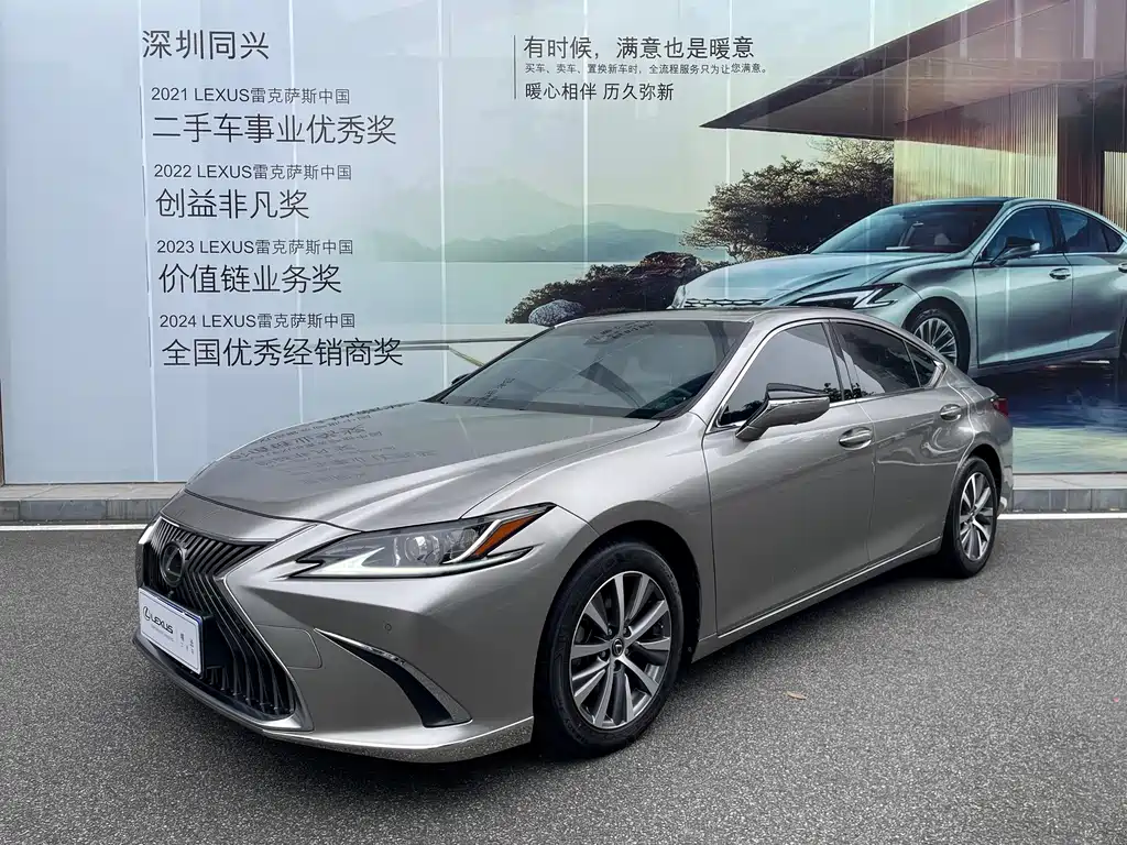 Lexus ES 2019 — фото 1