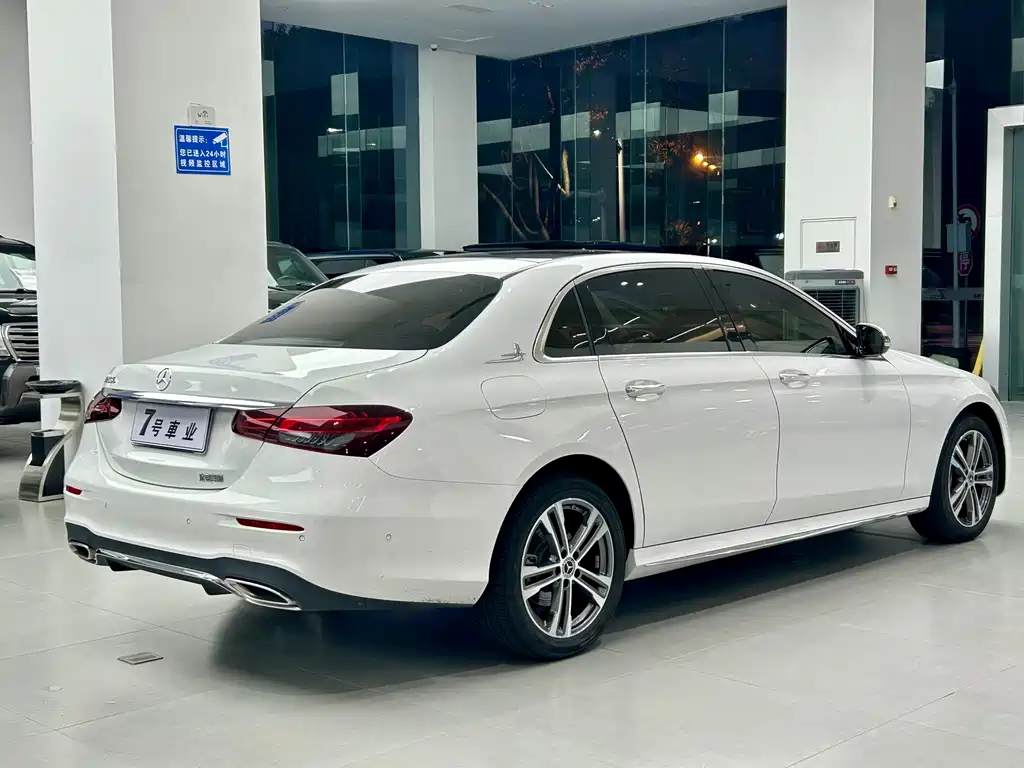 Mercedes-Benz E-Class 2022 — фото 17