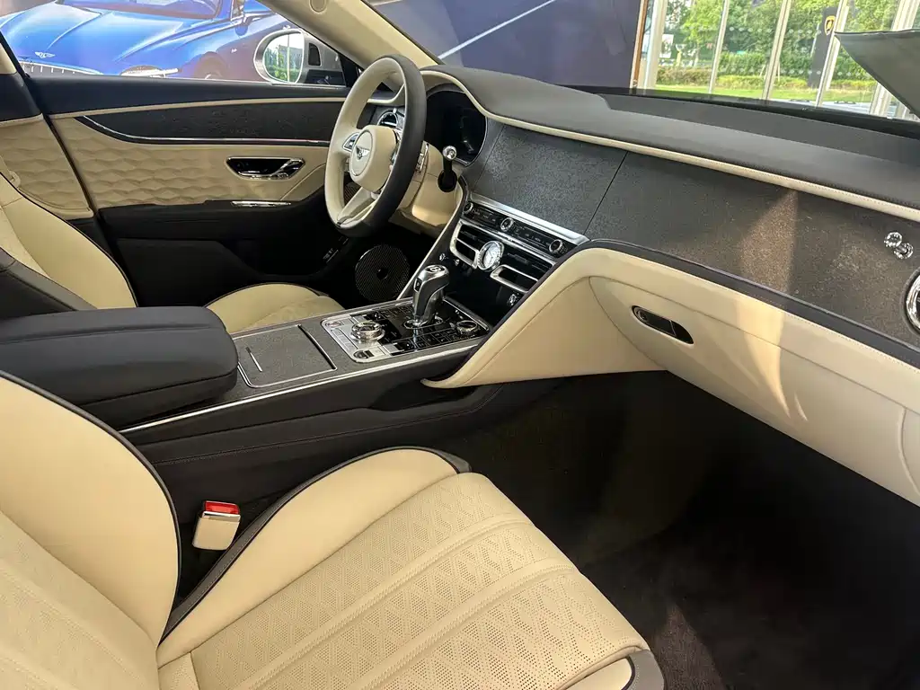 Bentley Flying Spur — фото 4