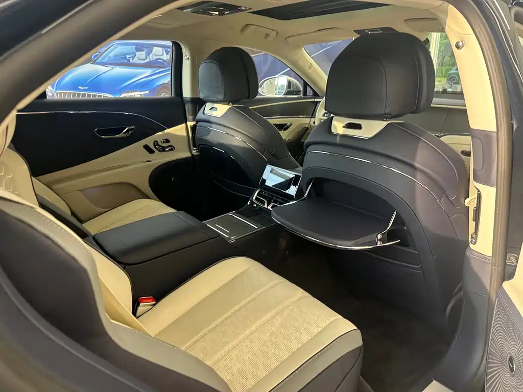 Bentley Flying Spur — фото 7