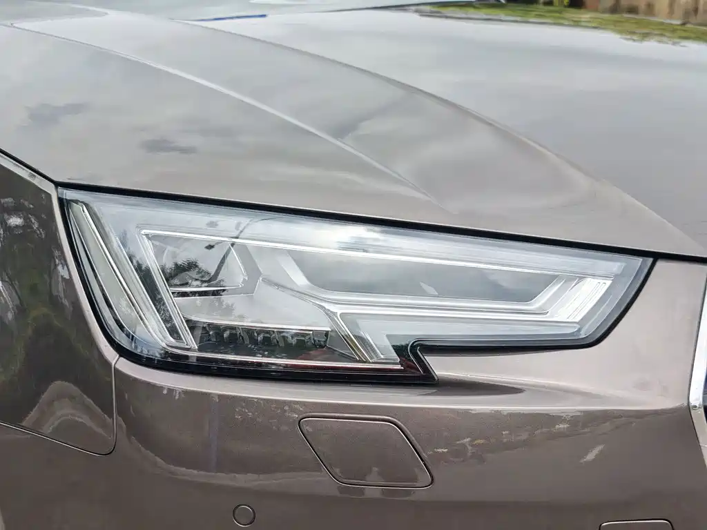 Audi A4L 2016