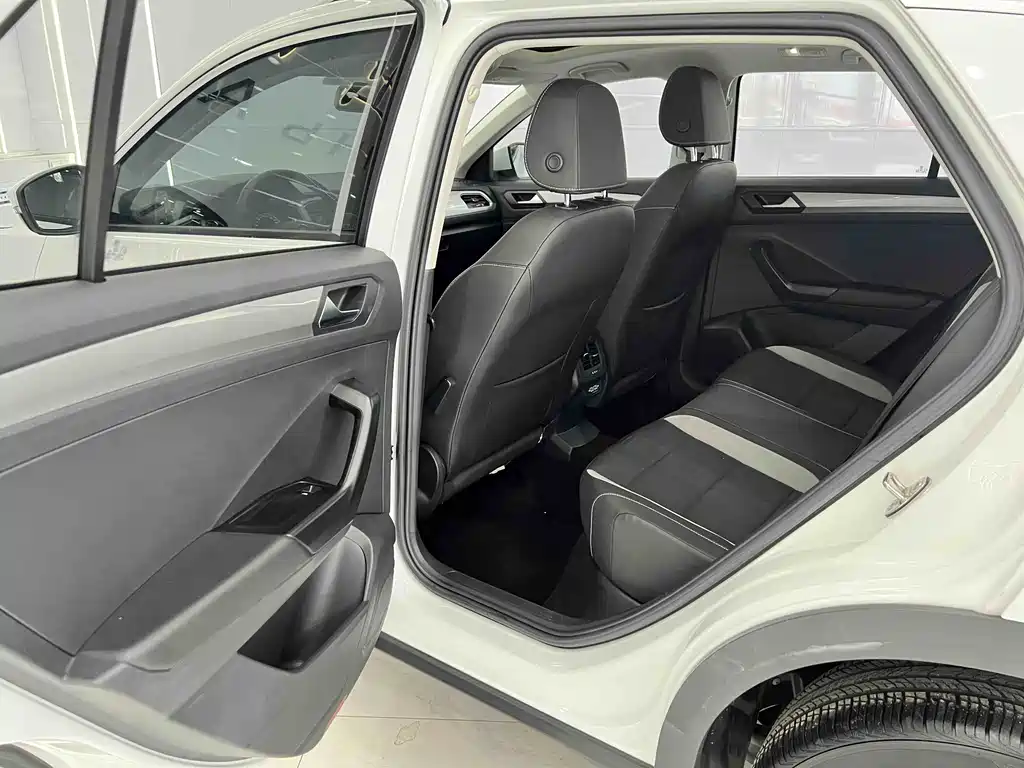 Volkswagen T-Roc 2022 — фото 11