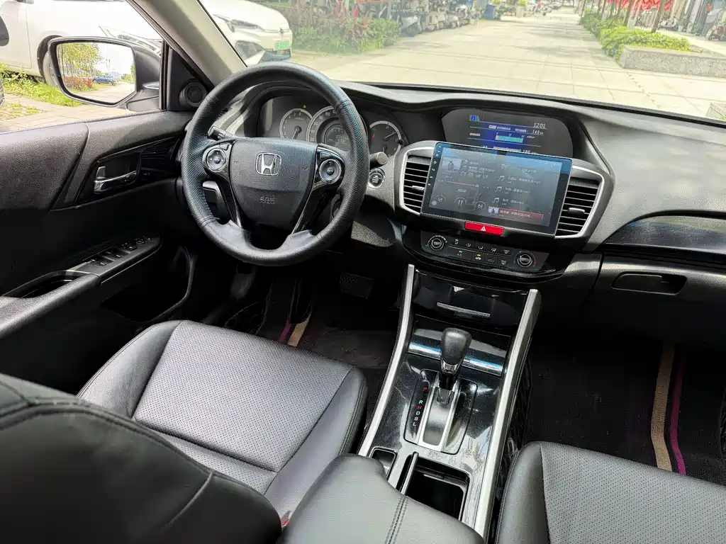 Honda Accord 2017 — фото 9