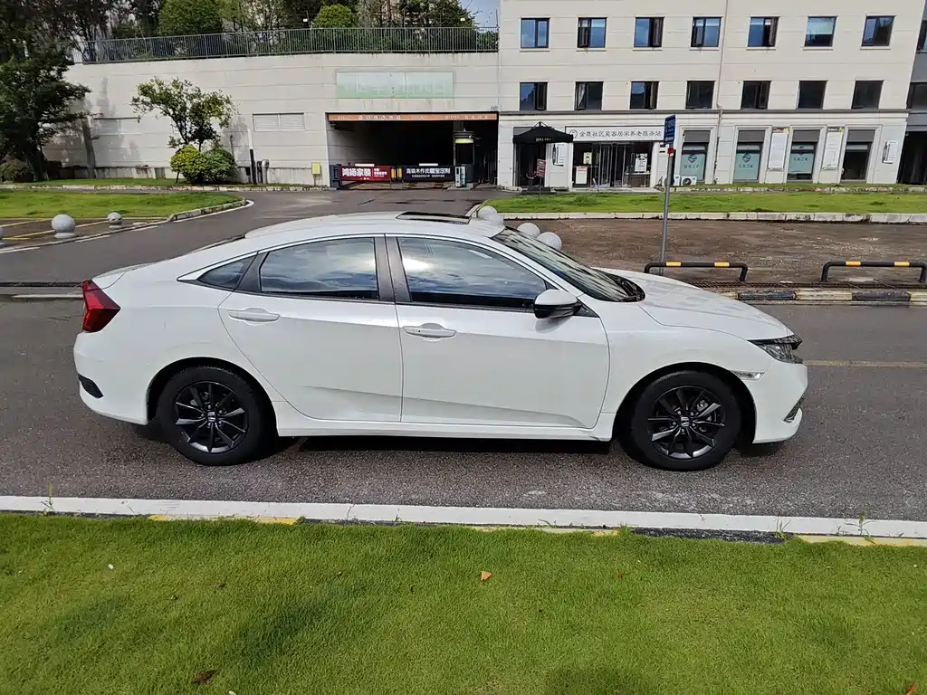 Honda Civic 2020 — фото 10