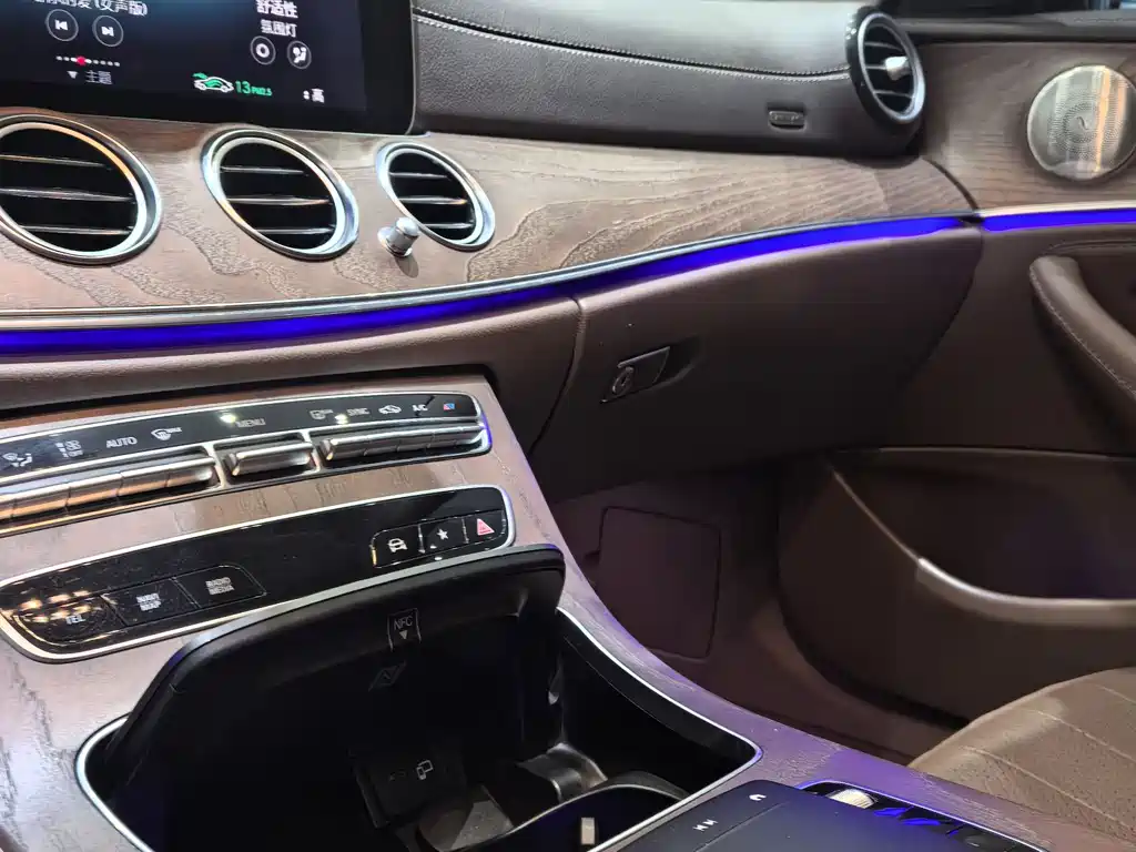 Mercedes-Benz E-Class 2022 — фото 10
