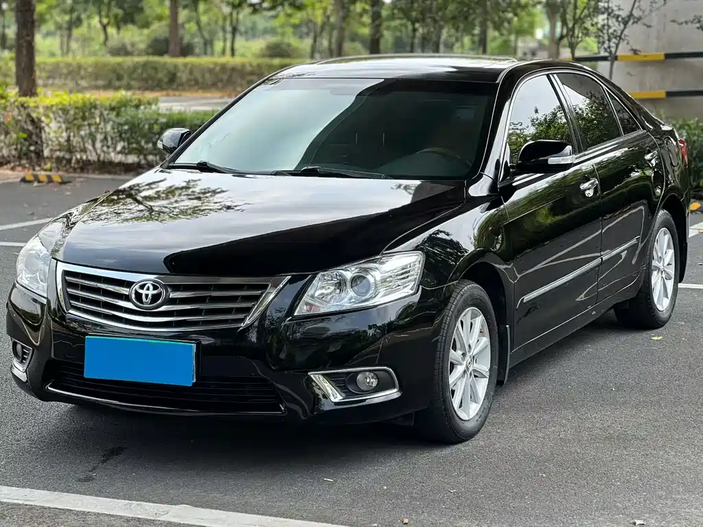 Toyota Camry 2011 — фото 1