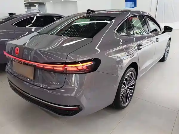 Volkswagen Passat 2024