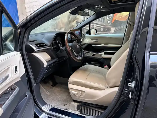 Toyota Granvia 2023