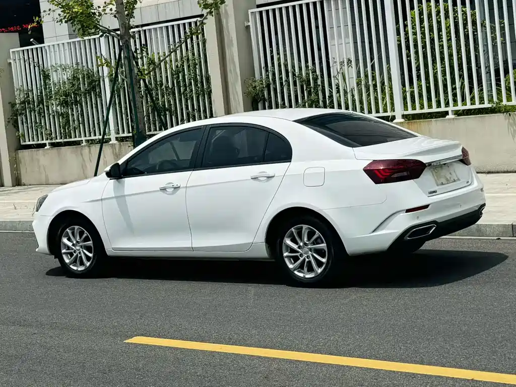 Geely Emgrand 2021
