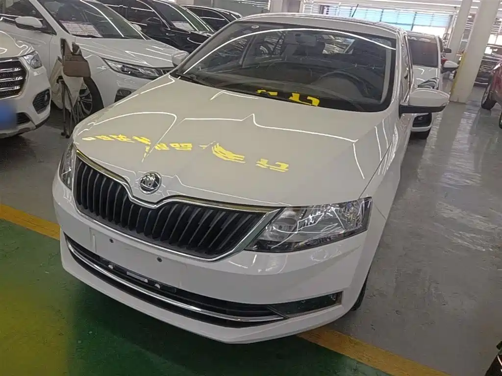 Skoda Rapid Spaceback 2018 — фото 2